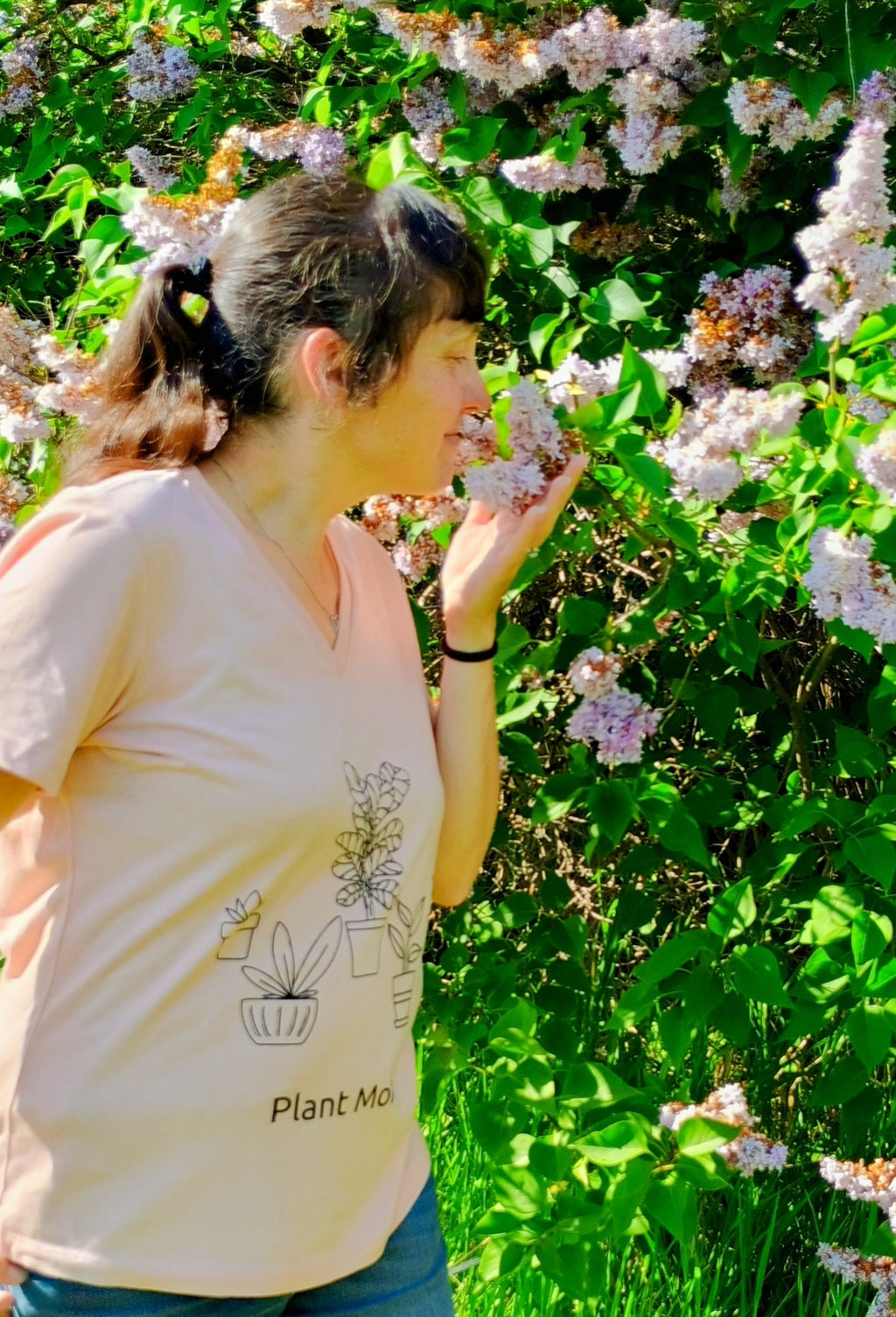 'Plant Mom' V-Neck Tee — Cute Minimalist Plant Lover Shirt, Great gift for Mom!