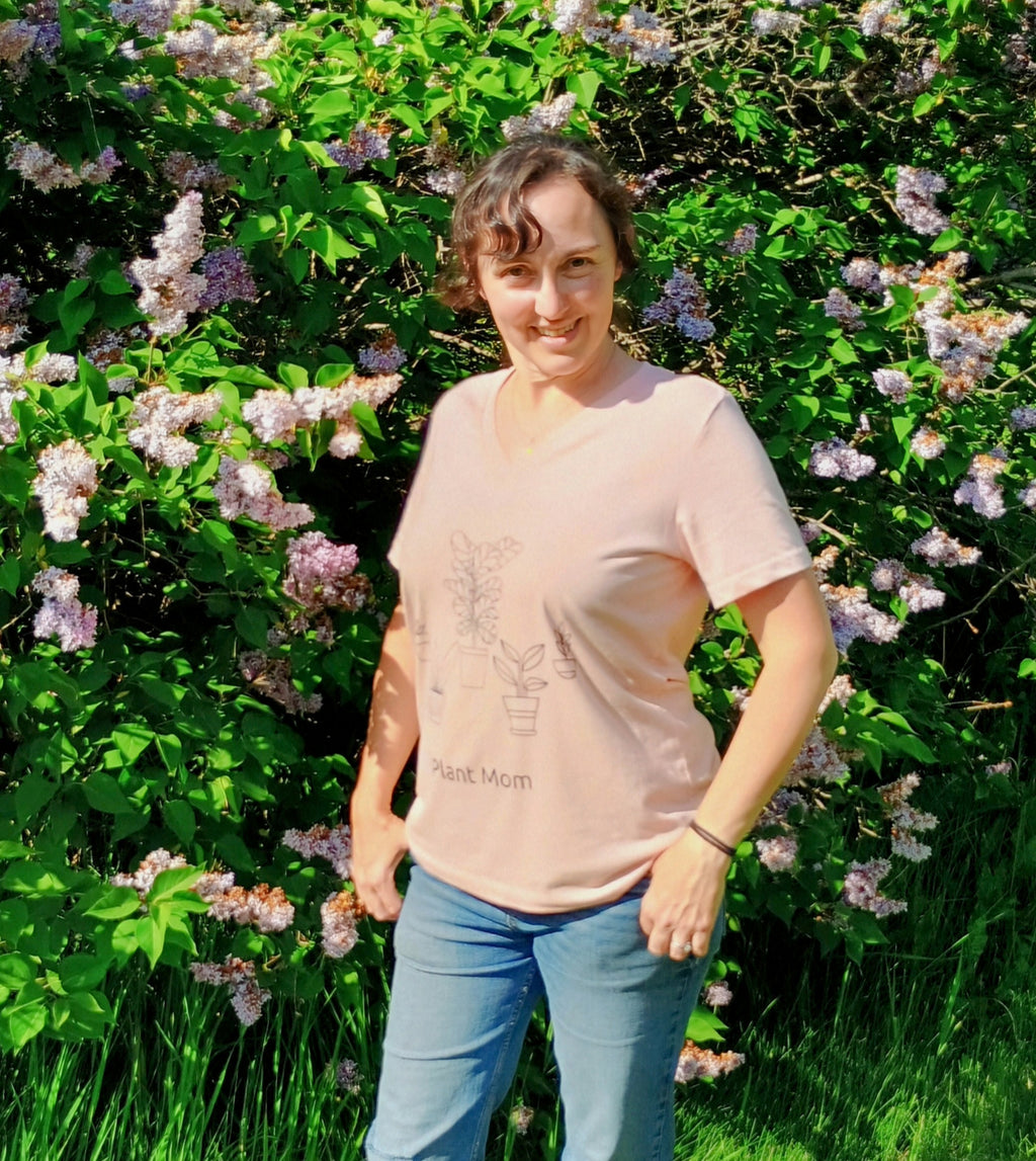 'Plant Mom' V-Neck Tee — Cute Minimalist Plant Lover Shirt, Great gift for Mom!
